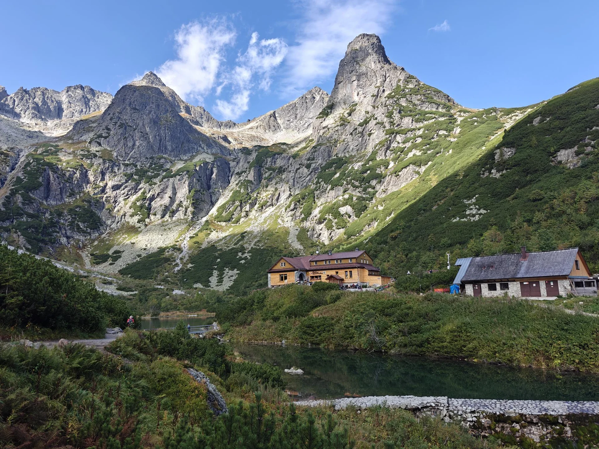Hohe Tatra: Chata pri Zelenom plese (dt. Grünseehütte) im Grünseetal | © Diana Kunze
