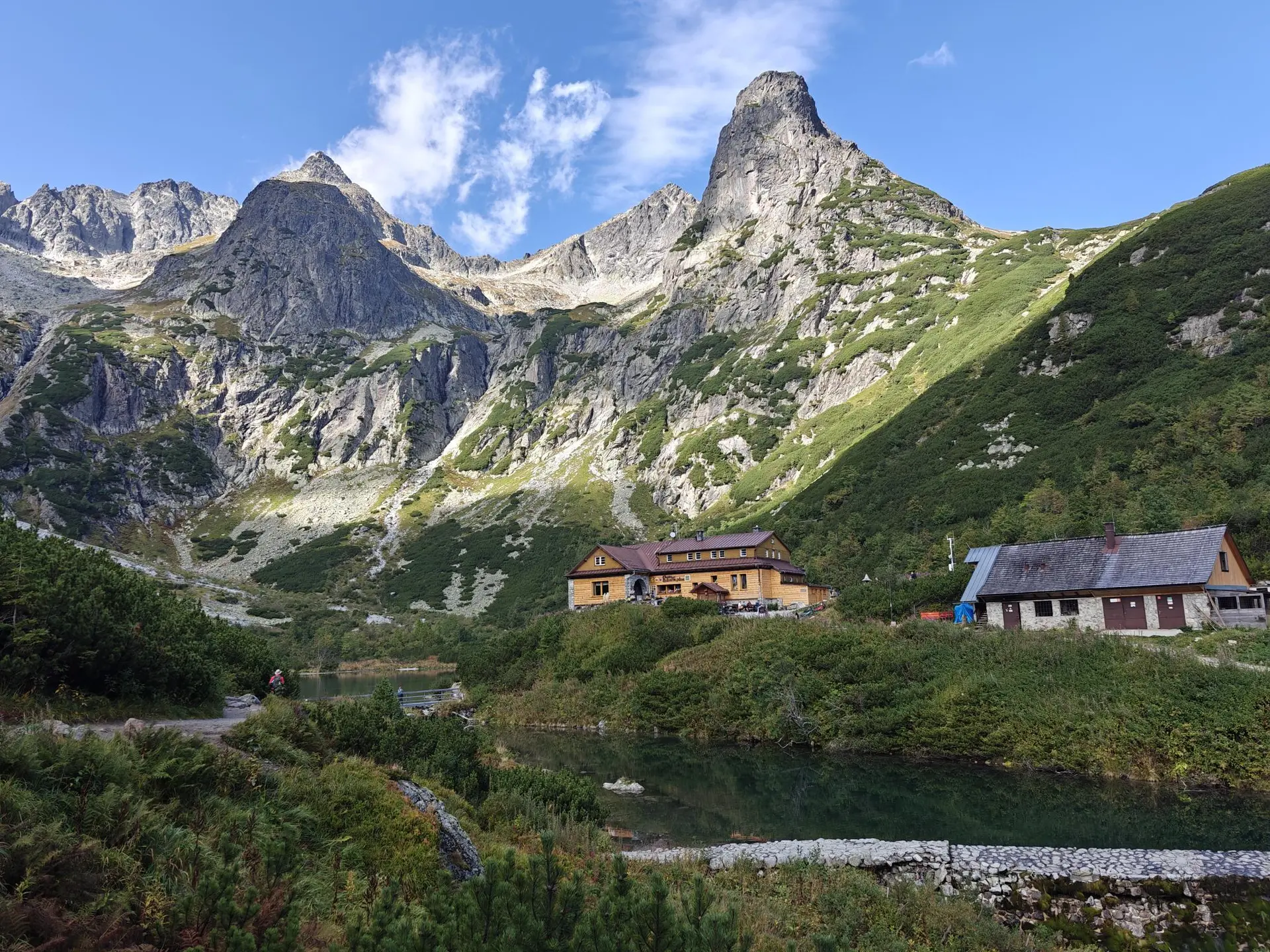 Hohe Tatra: Chata pri Zelenom plese (dt. Grünseehütte) im Grünseetal | © Diana Kunze