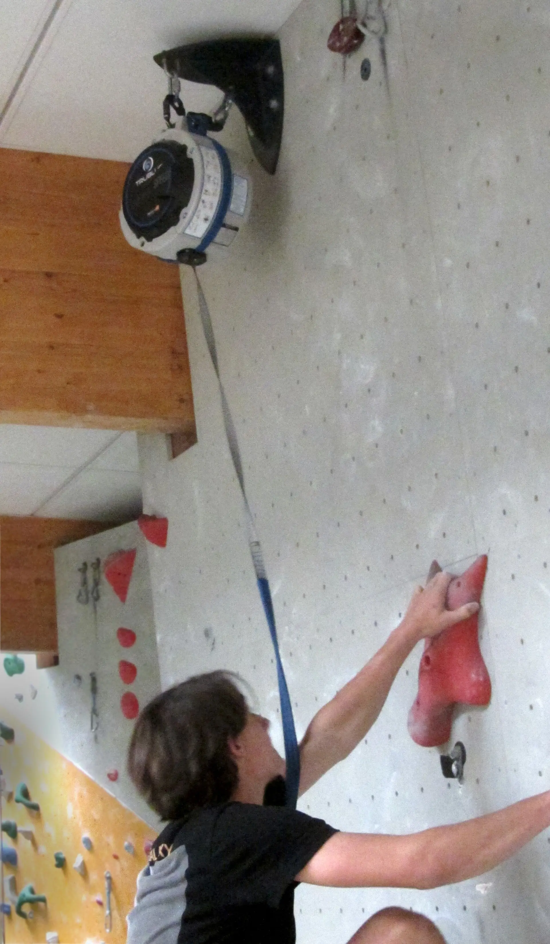 Kletterer trainiert am Autobelay | © Wikimedia Commons / Polarbear24 / CC-BY-SA-4.0