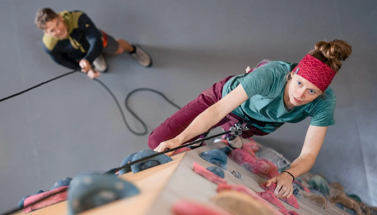 Toprope in der Kletterhalle | © DAV/Marisa Koch