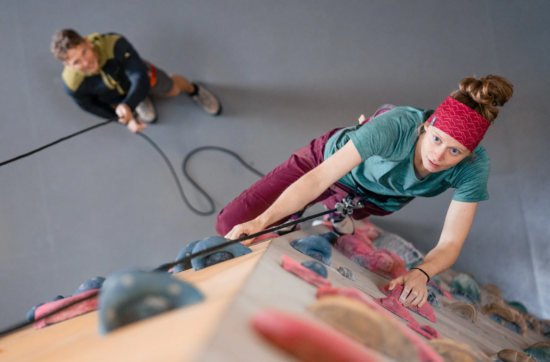 Toprope in der Kletterhalle | © DAV/Marisa Koch