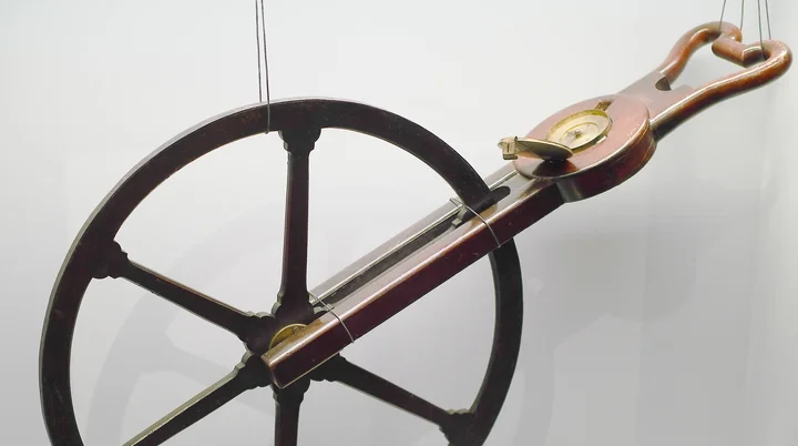 Hodometer aus Holz für den Einhandbetrieb aus London um 1760 | © Bautsch, CC0, Wikimedia Commons