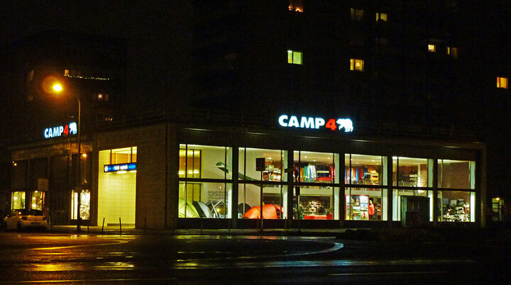 Camp 4, Karl-Marx-Allee 32 im Jahr 2012 | © Wikimedia commons CC-BY-SA-3.0, Lotse
